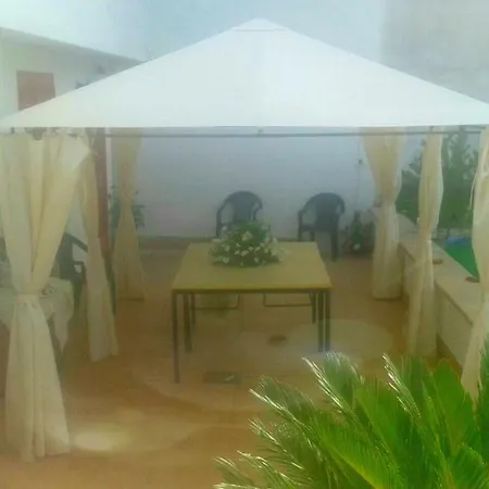 Garden House Airport * Neapol